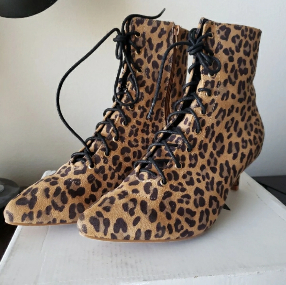 Beston brand leopard print boots